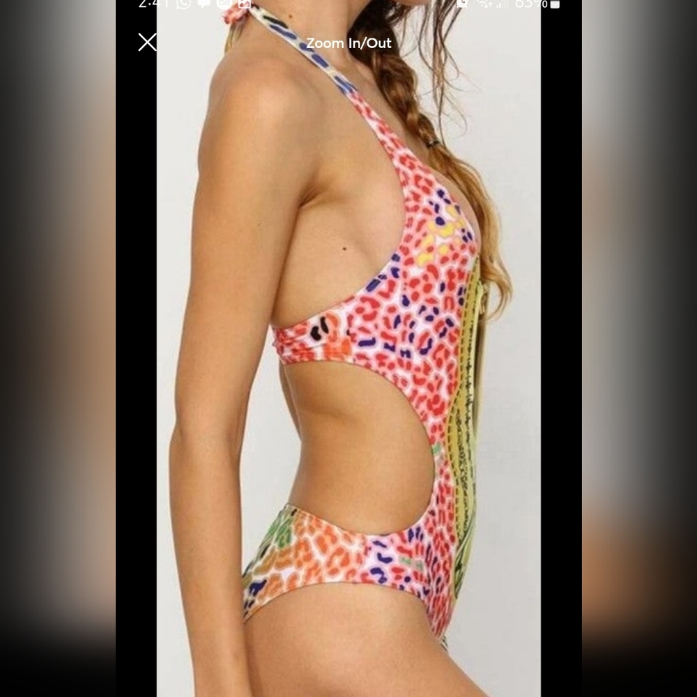 Bikini - Picture 7 of 9